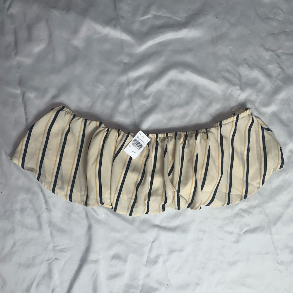 Cropped blouse top.